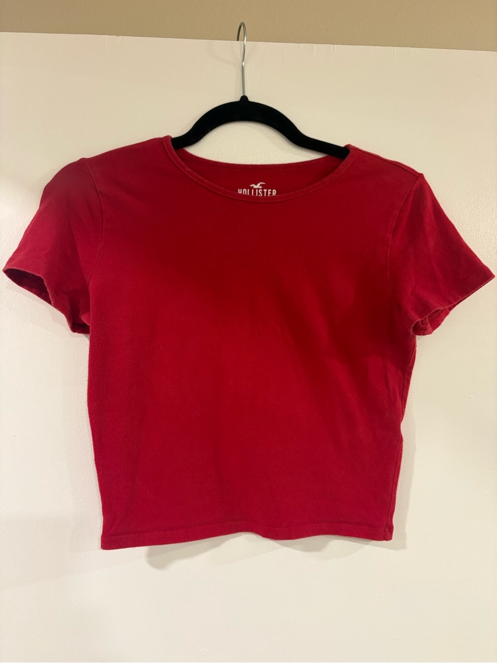 Hollister Women's Red Cropped Crew Neck Tee